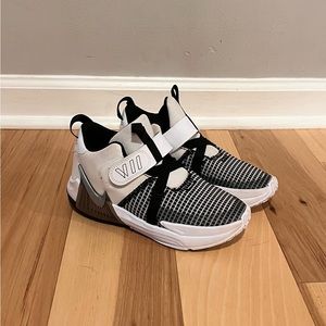 Youth Nike 3Y Lebron basketball shoes